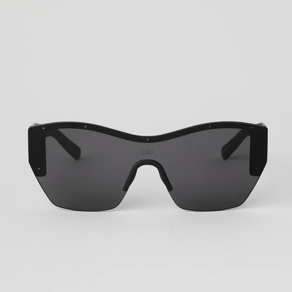 ALO Yoga Accessories - Alo Yoga Stunner Sunglasses Black